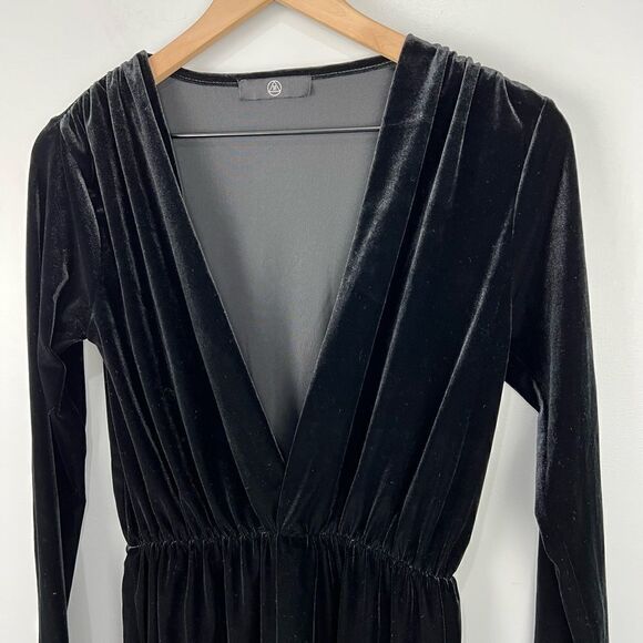 Missguided Black Velvet Deep V Neck Dress 6 NWT - Picture 2 of 6